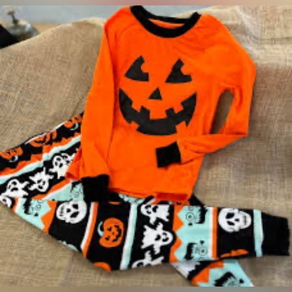 HALLOWEEN PAJAMAS BOYS OR GIRLS SIZE 6